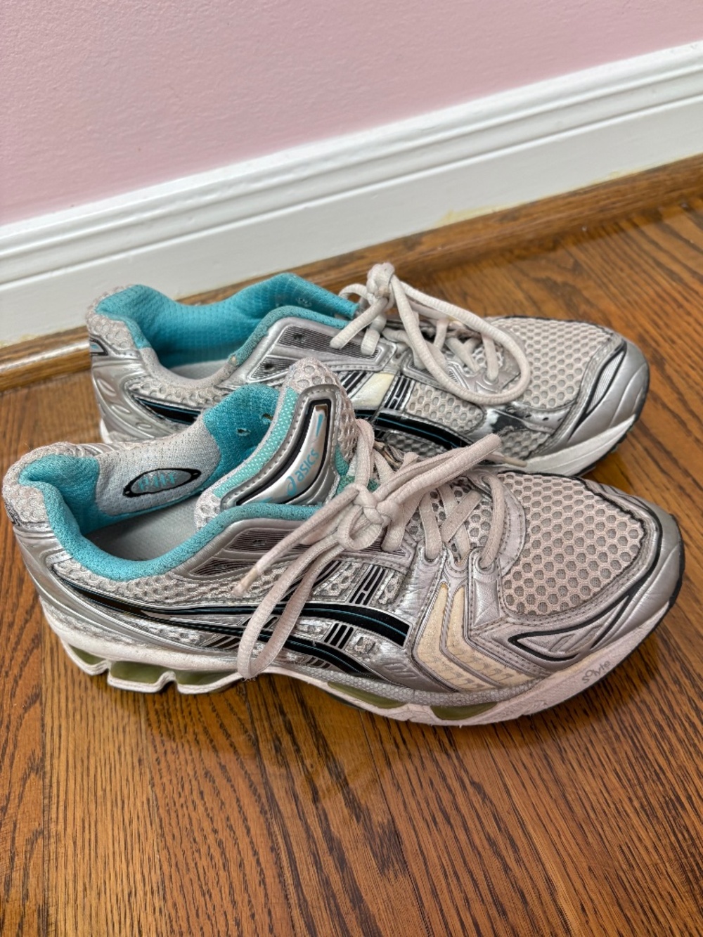 Sneakers shoes sz 8 womens